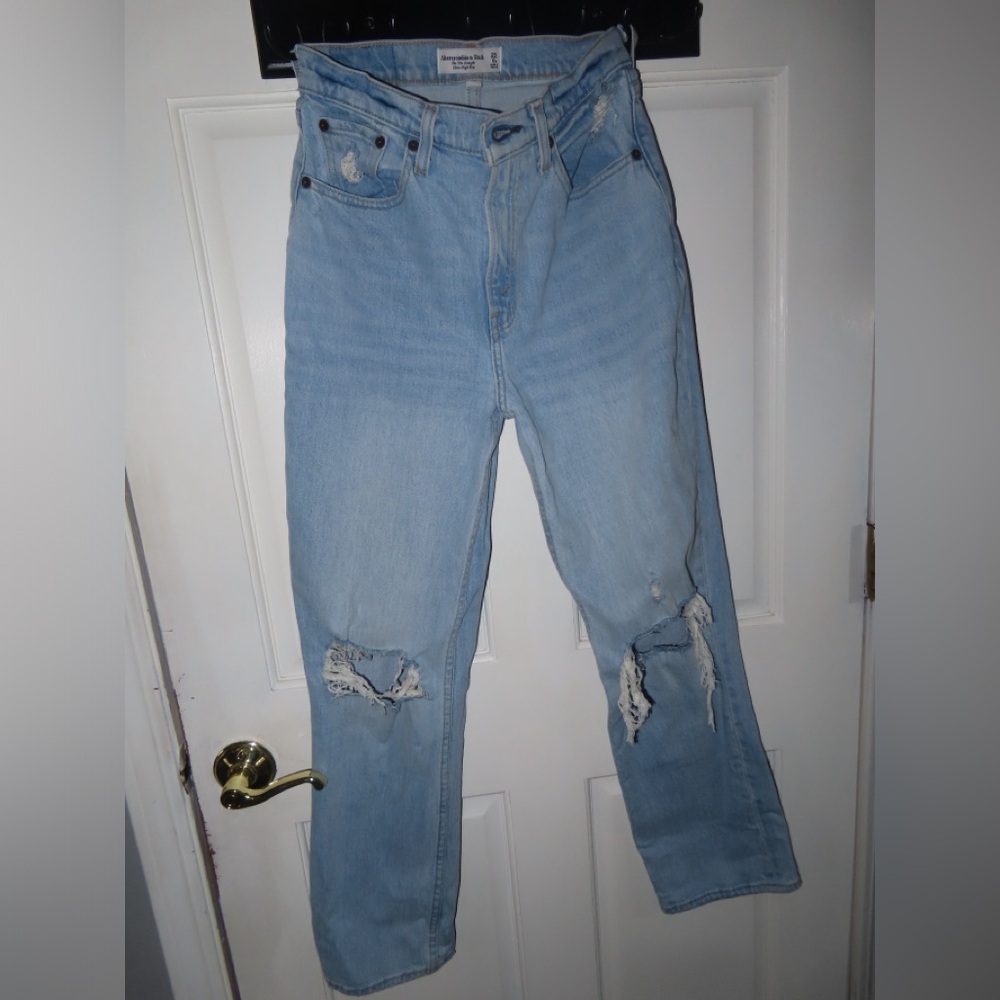 Abercrombie & Fitch
The '90s Straight Ultra High